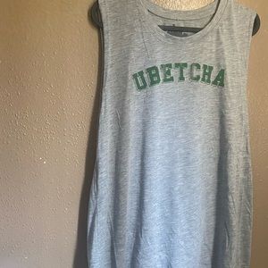 Gray sleeveless shirt .